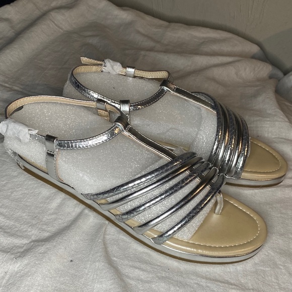 New Aerosoles Droplet Silver Sandals! Sleek & Chic - Picture 2 of 4